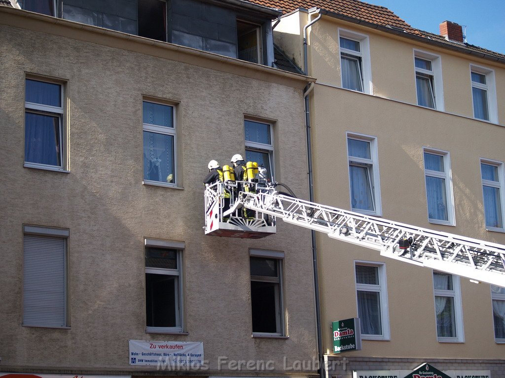 Brand Wohnung mit Menschenrettung Koeln Vingst Ostheimerstr  P071.JPG